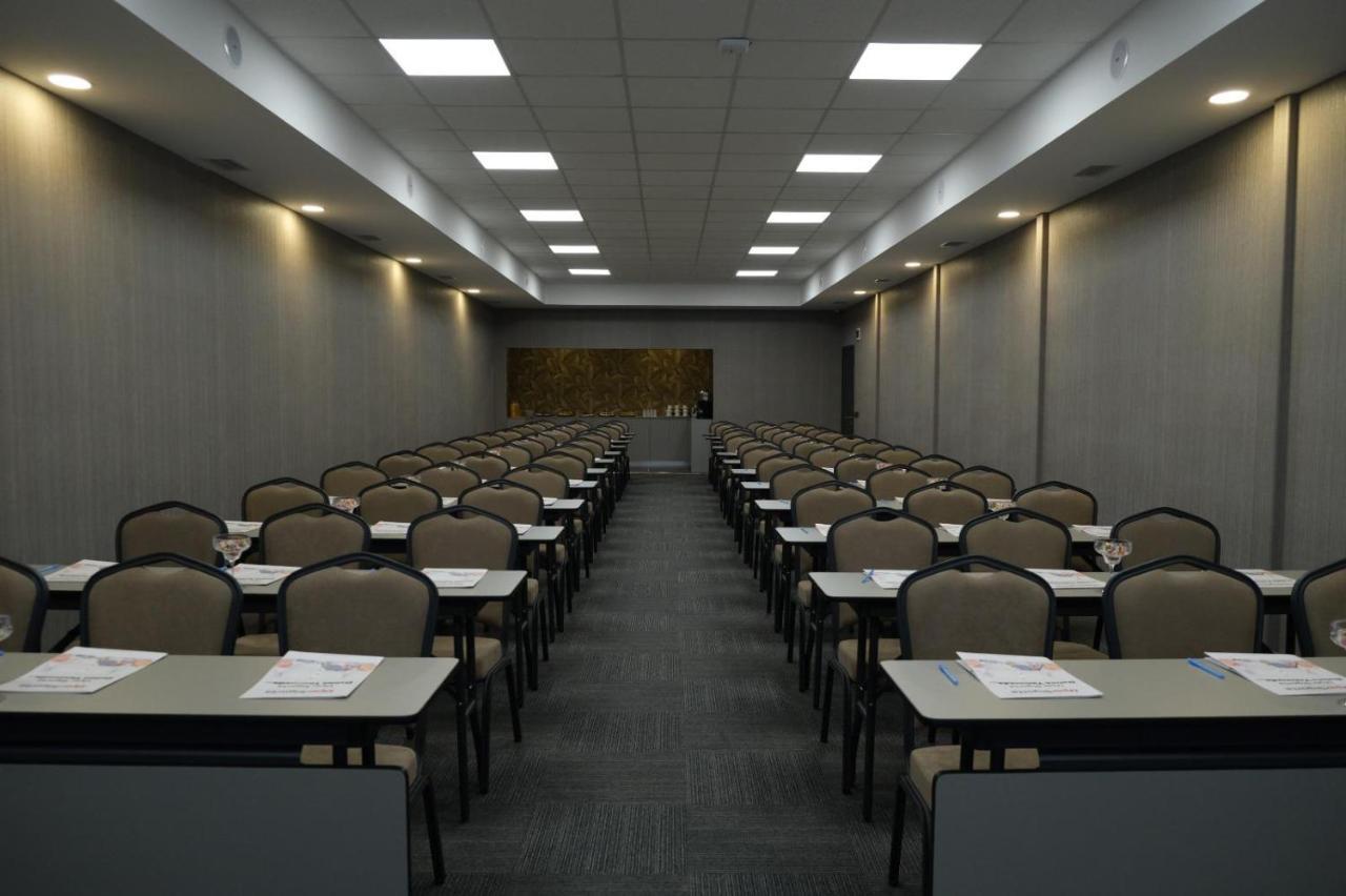 Ucar Royal Hotel Ve Konferans Salonu Ağva Екстериор снимка